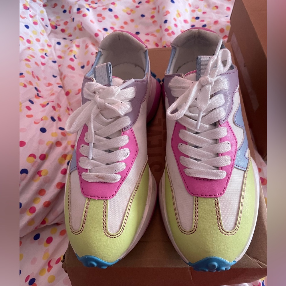 Girls size 3 Steve Madden track shoes